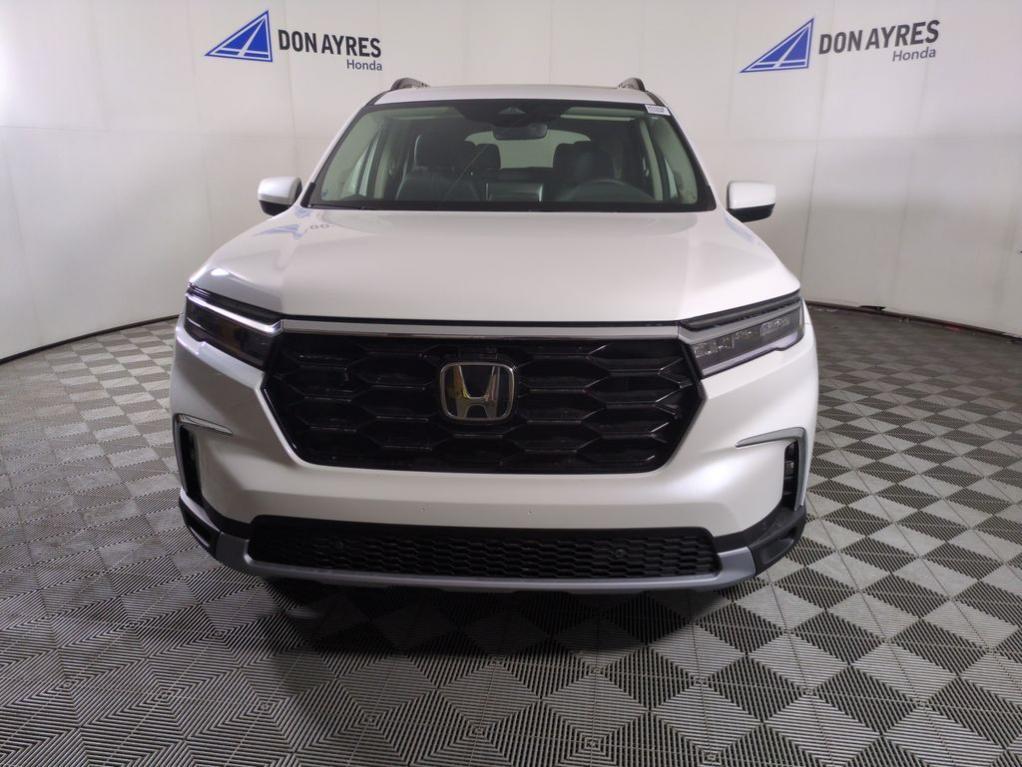 new 2025 Honda Pilot car, priced at $52,549