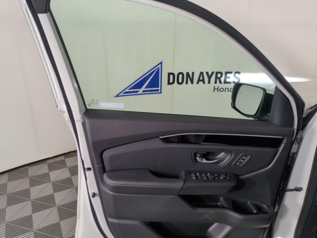 new 2025 Honda Pilot car, priced at $52,549