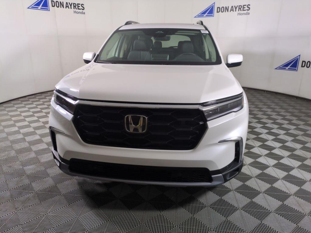 new 2025 Honda Pilot car, priced at $52,549