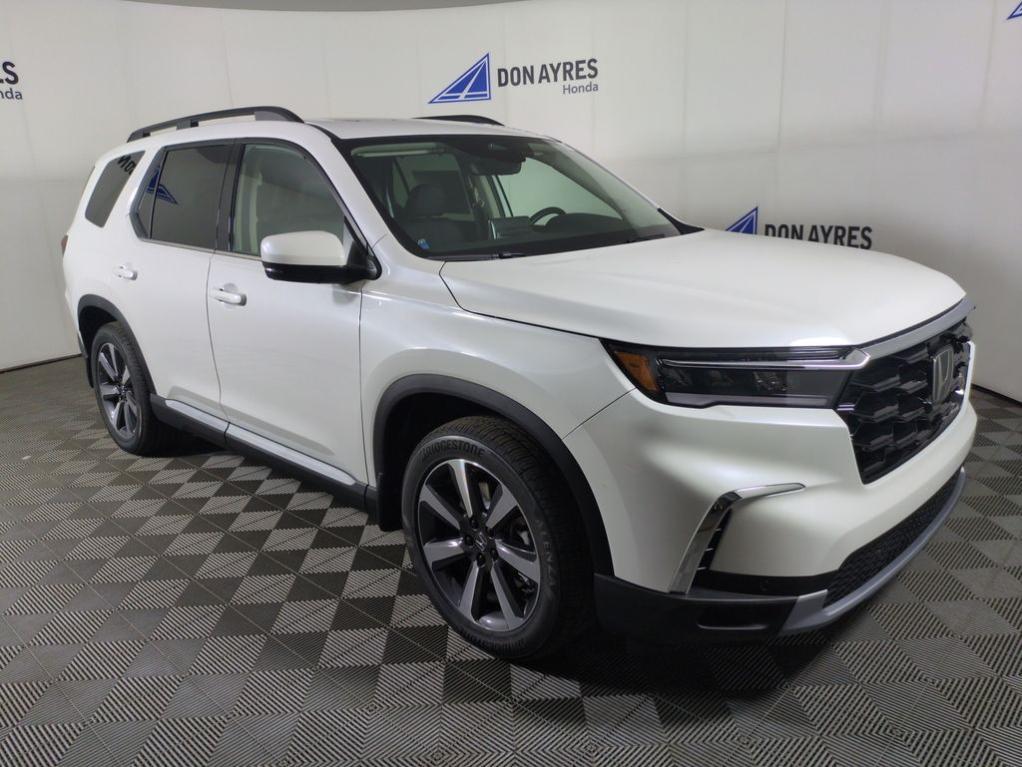 new 2025 Honda Pilot car, priced at $52,549