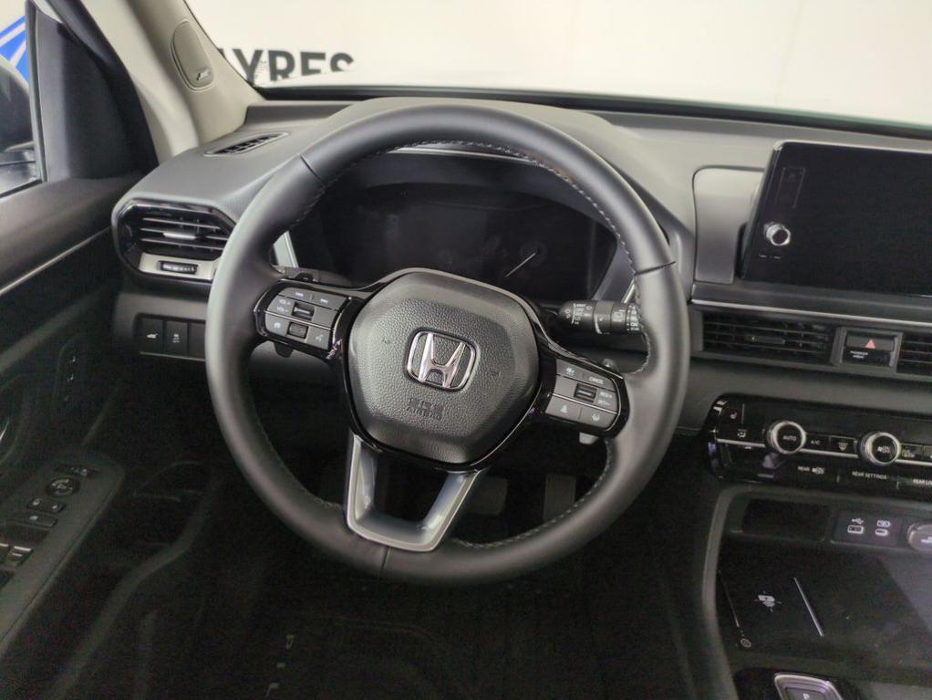 new 2025 Honda Pilot car, priced at $52,549