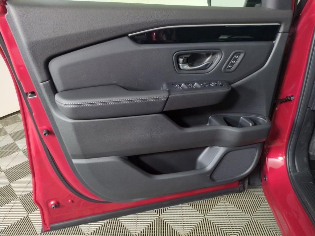 new 2025 Honda Pilot car, priced at $49,872