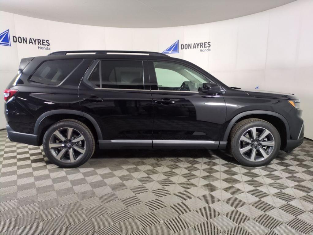 new 2025 Honda Pilot car, priced at $55,325