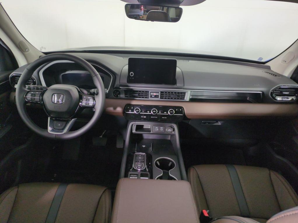 new 2025 Honda Pilot car, priced at $55,325