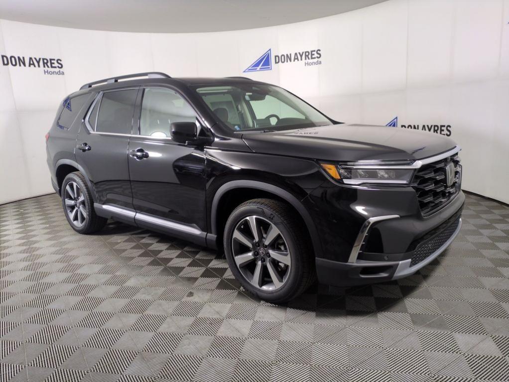 new 2025 Honda Pilot car, priced at $55,325