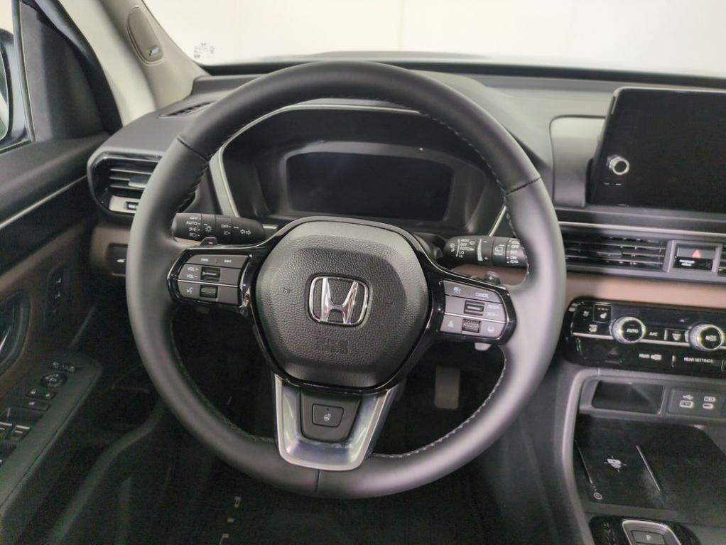 new 2025 Honda Pilot car, priced at $55,325
