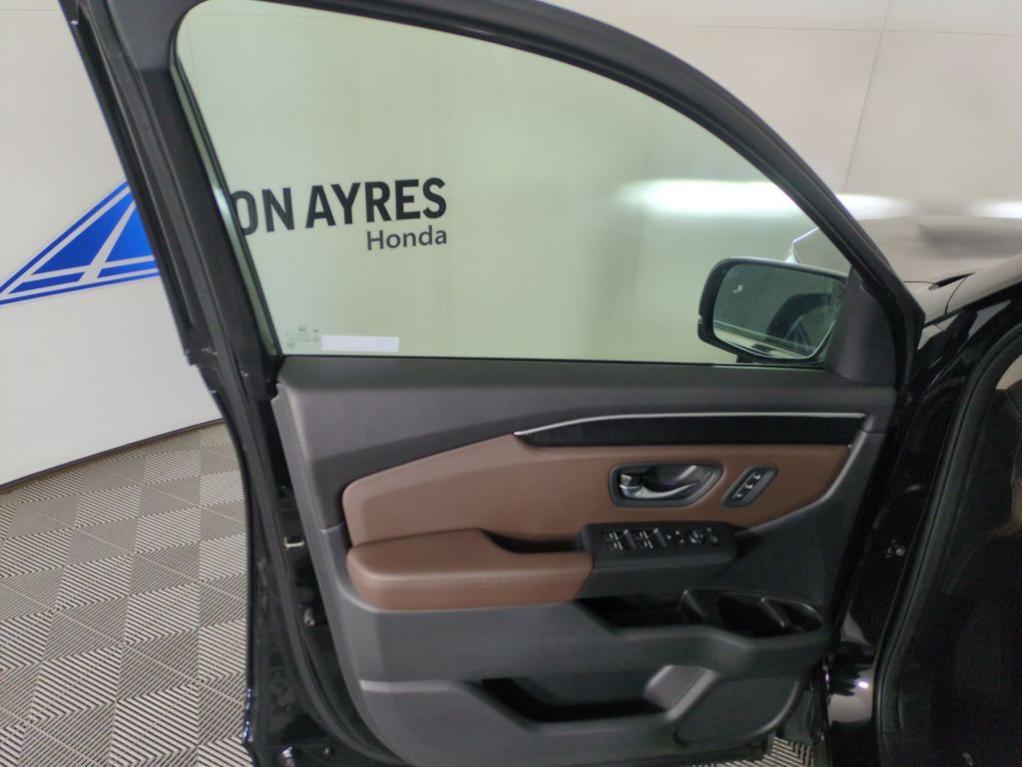 new 2025 Honda Pilot car, priced at $55,325