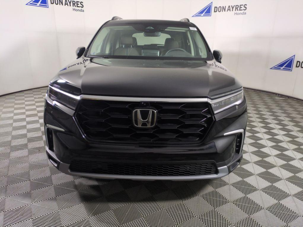 new 2025 Honda Pilot car, priced at $55,325