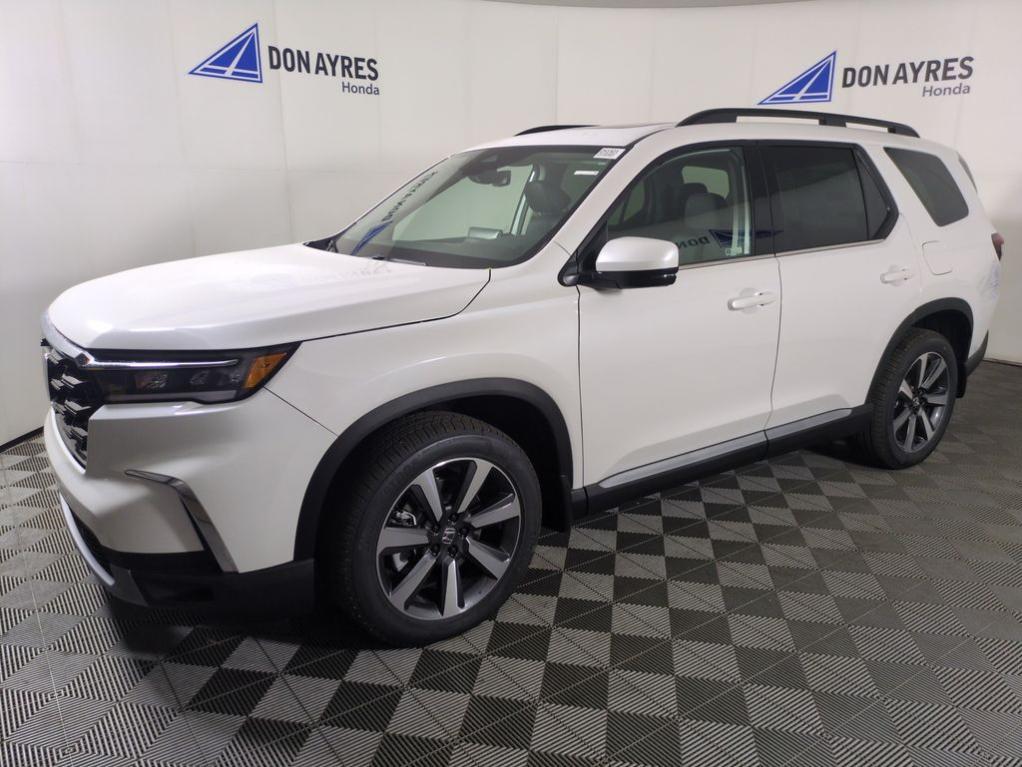 new 2025 Honda Pilot car, priced at $52,076