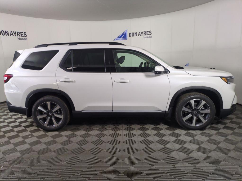 new 2025 Honda Pilot car, priced at $52,076