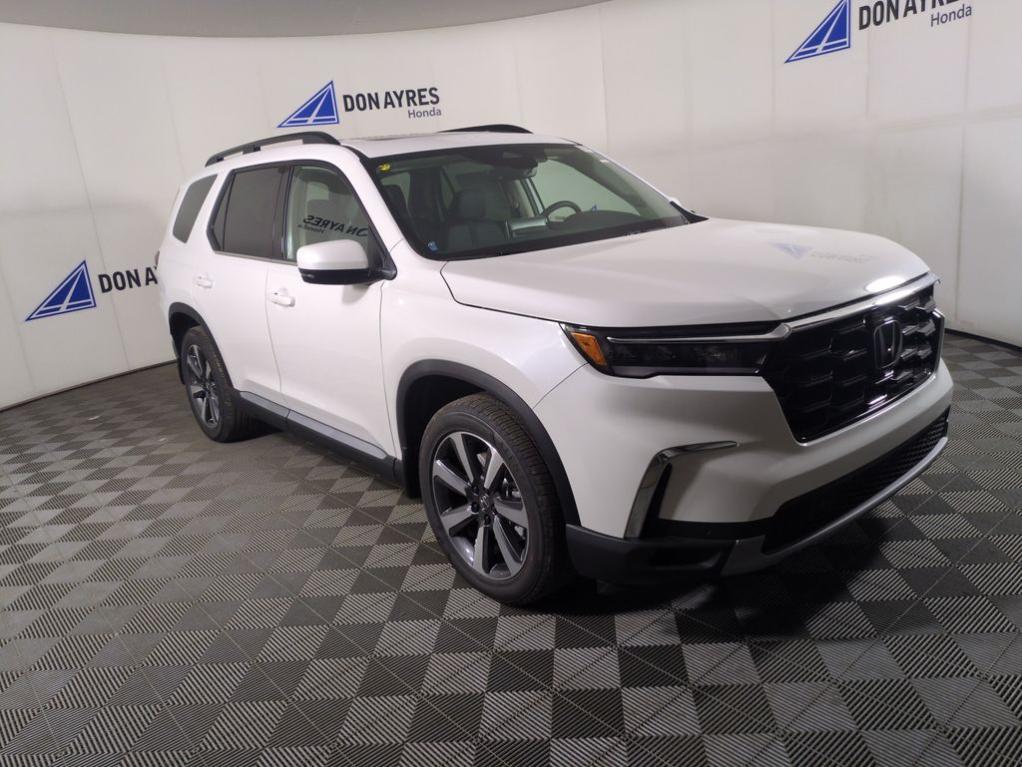 new 2025 Honda Pilot car, priced at $52,076