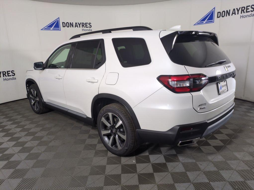 new 2025 Honda Pilot car, priced at $52,076