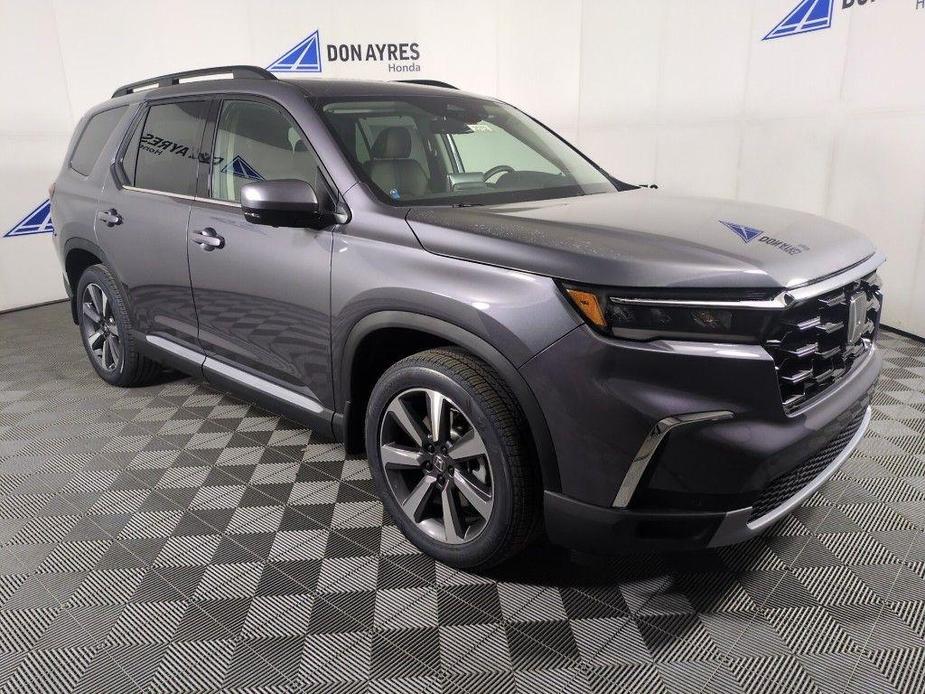 new 2025 Honda Pilot car, priced at $54,475