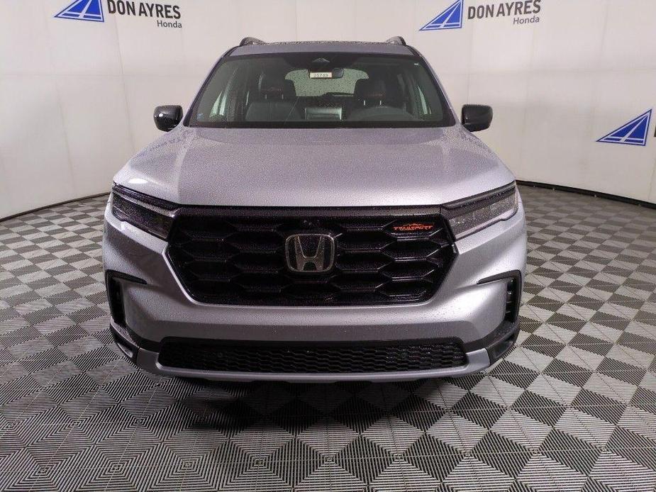 new 2025 Honda Pilot car, priced at $51,580