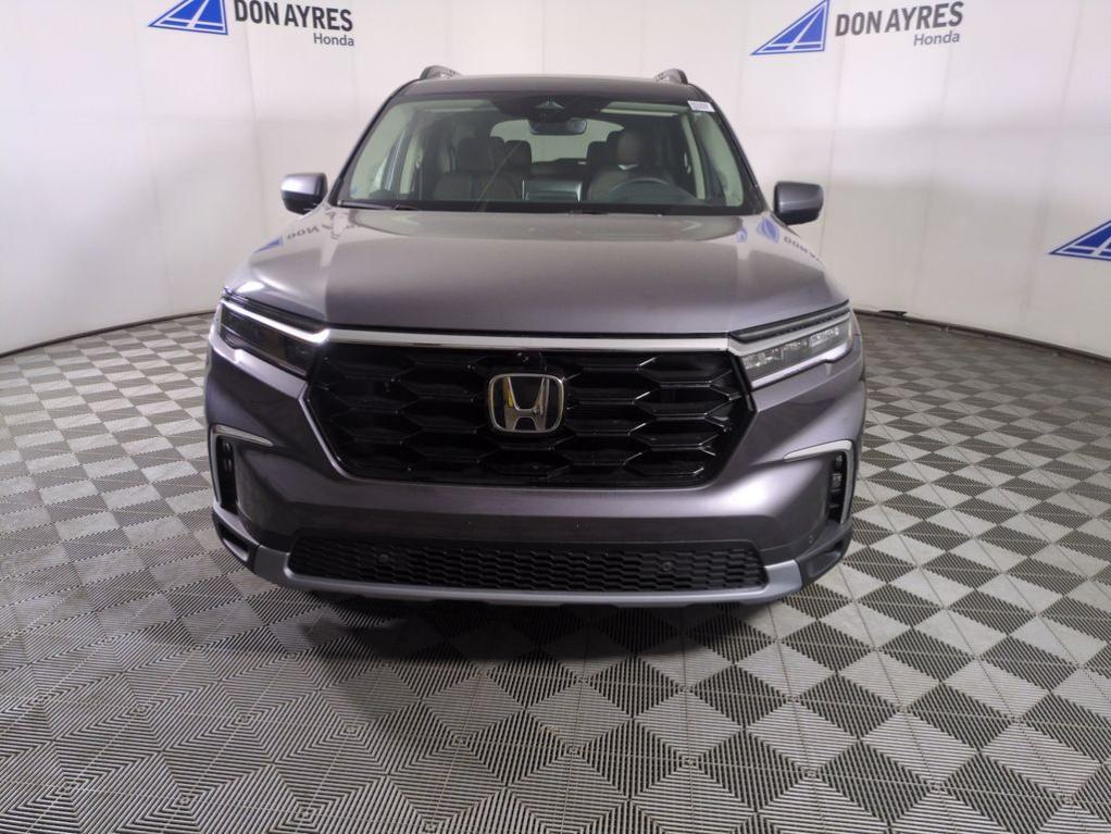 new 2025 Honda Pilot car, priced at $55,574