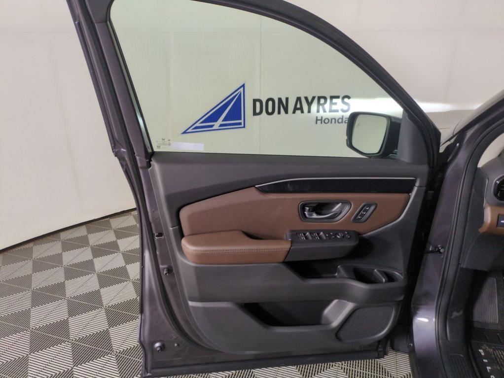 new 2025 Honda Pilot car, priced at $55,574