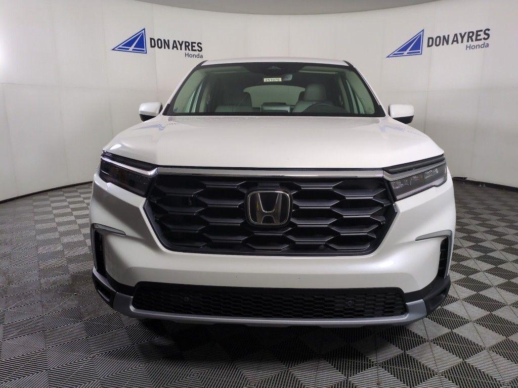 new 2025 Honda Pilot car, priced at $48,930