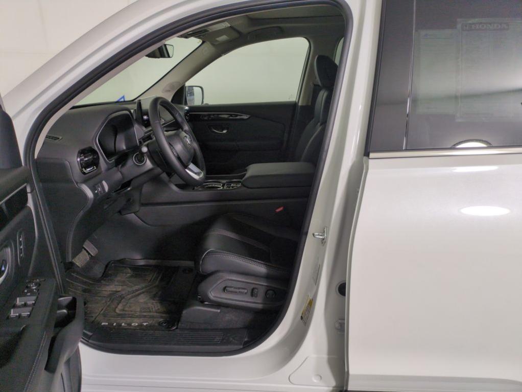 new 2025 Honda Pilot car, priced at $52,504