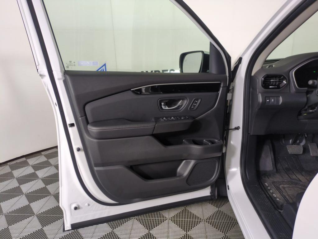 new 2025 Honda Pilot car, priced at $52,504