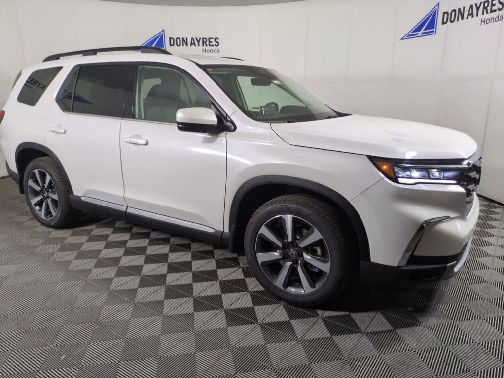 new 2025 Honda Pilot car, priced at $52,504