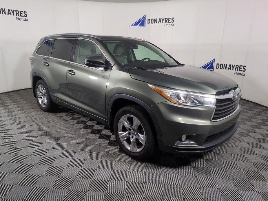 used 2015 Toyota Highlander car, priced at $13,999