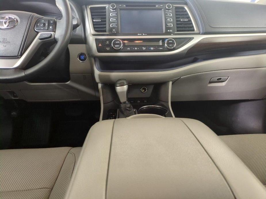 used 2015 Toyota Highlander car, priced at $13,999