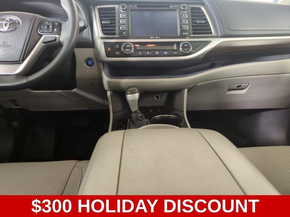 used 2015 Toyota Highlander car, priced at $12,999