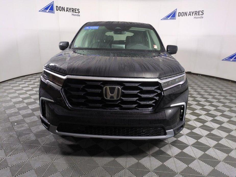 used 2025 Honda Pilot car, priced at $42,999