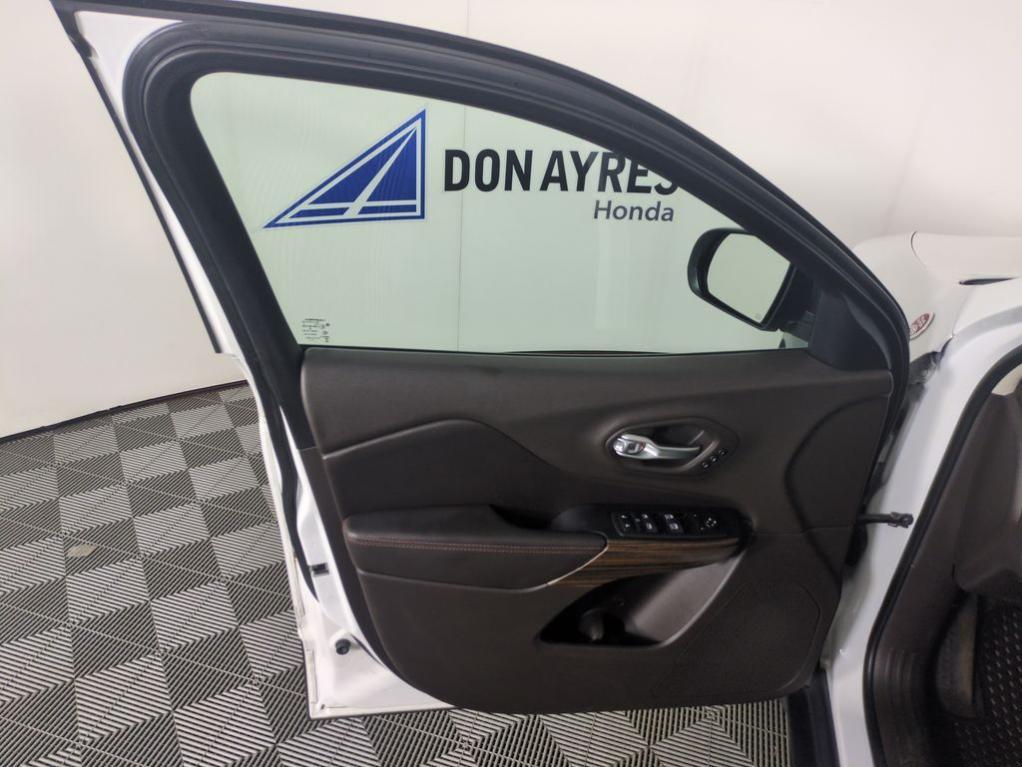 used 2015 Jeep Cherokee car, priced at $14,599
