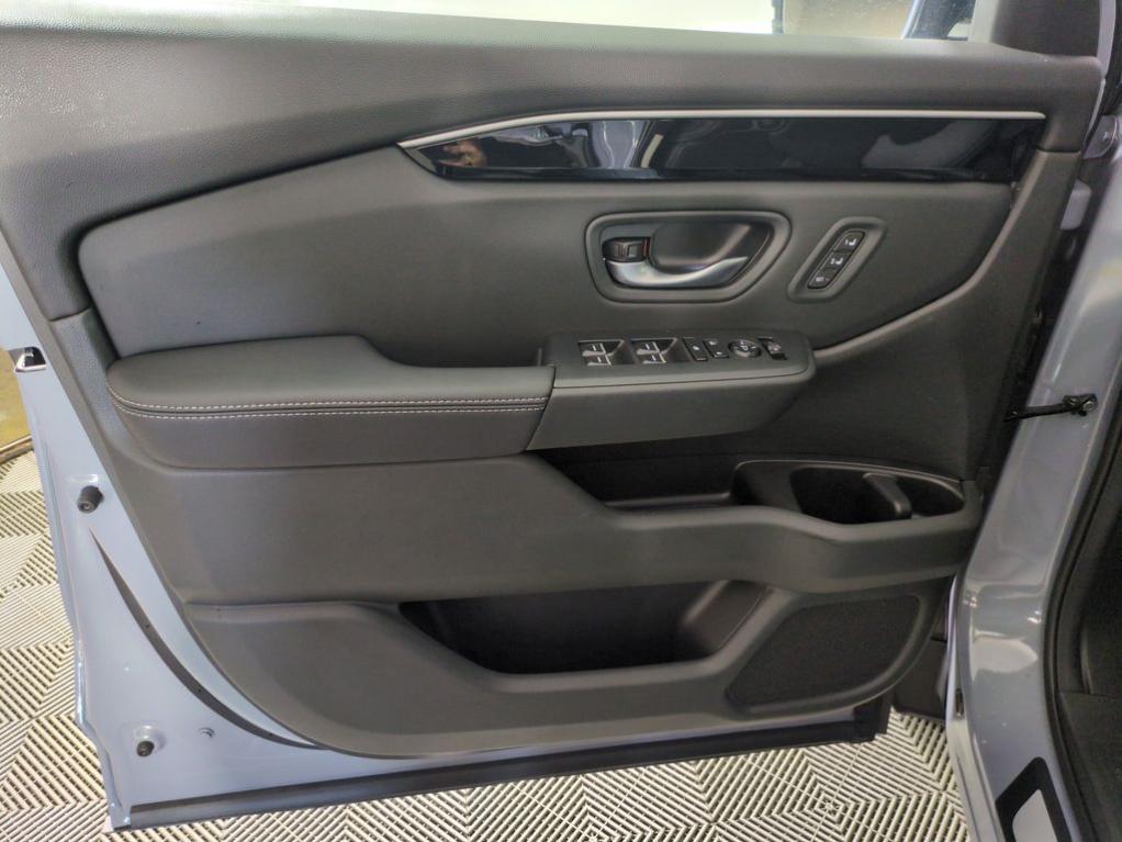 new 2025 Honda Pilot car, priced at $48,731