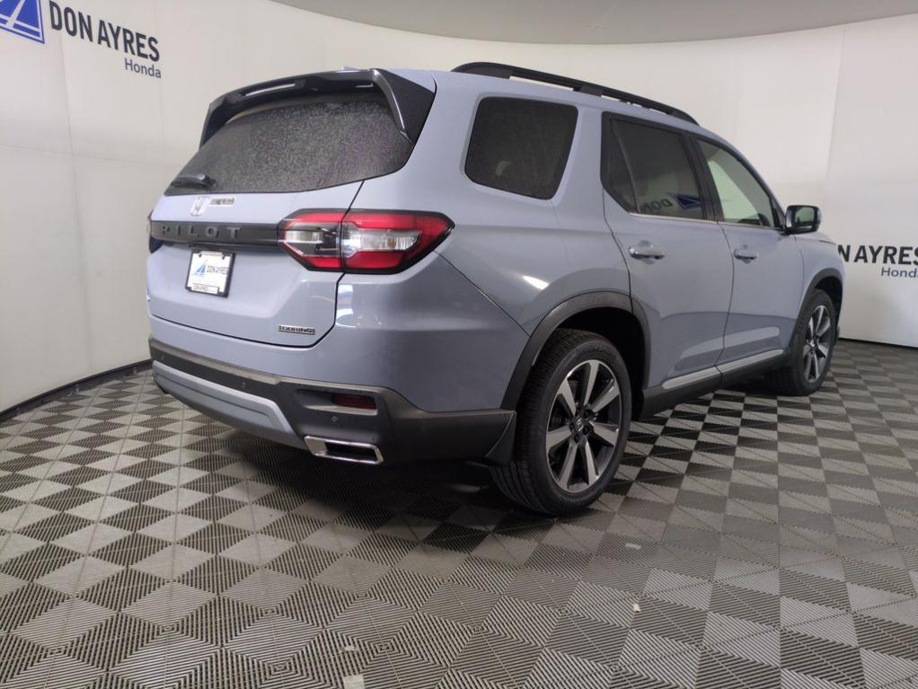 new 2025 Honda Pilot car, priced at $48,731