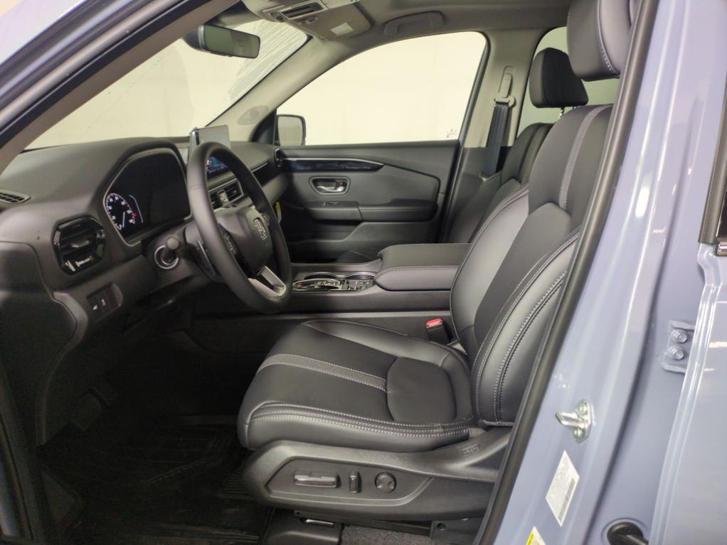 new 2025 Honda Pilot car, priced at $48,731