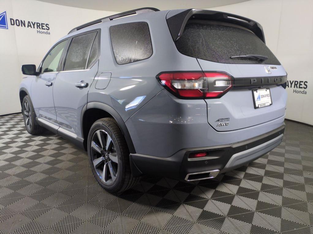 new 2025 Honda Pilot car, priced at $48,731