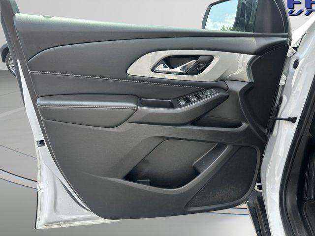 used 2021 Chevrolet Traverse car, priced at $21,900