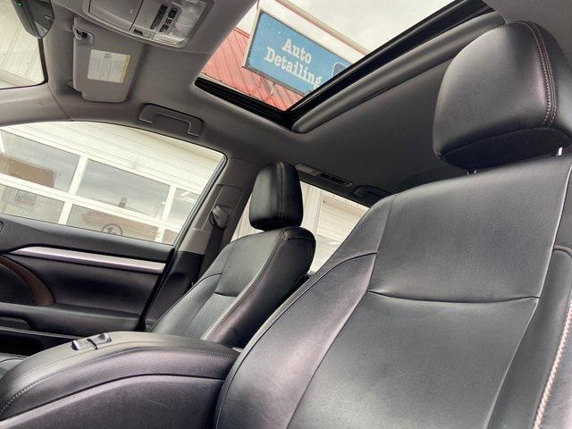 used 2019 Toyota Highlander car, priced at $26,350