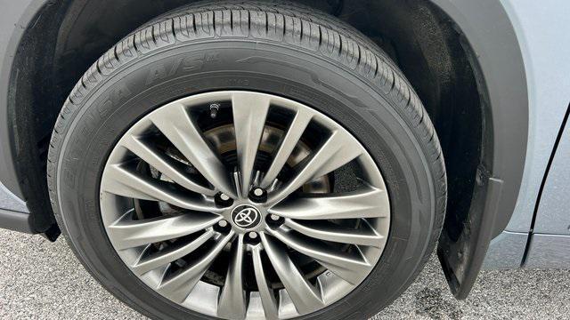 used 2021 Toyota Highlander Hybrid car, priced at $39,800