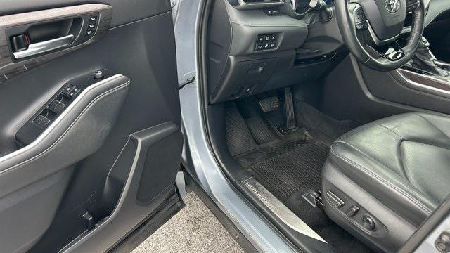 used 2021 Toyota Highlander Hybrid car, priced at $39,800