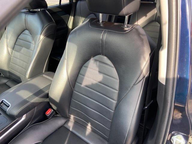 used 2022 Toyota Highlander Hybrid car, priced at $31,900