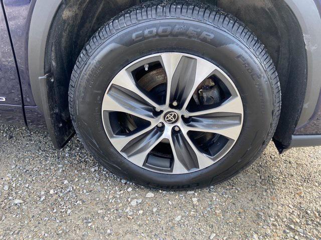 used 2022 Toyota Highlander Hybrid car, priced at $31,900