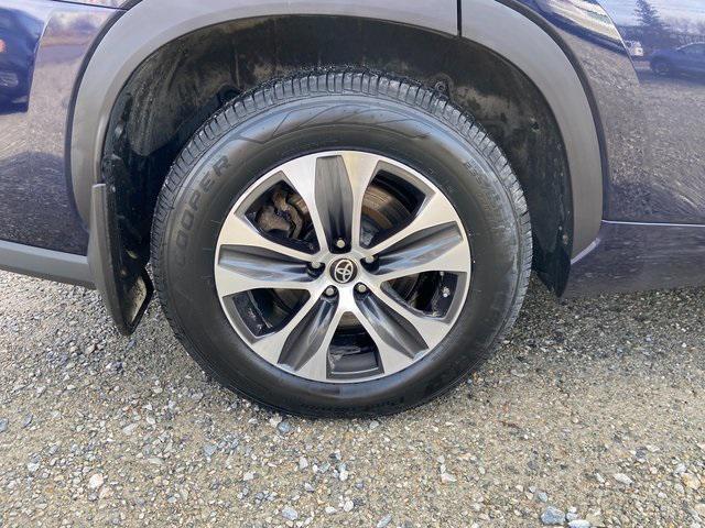 used 2022 Toyota Highlander Hybrid car, priced at $31,900
