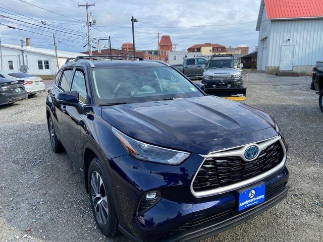 used 2022 Toyota Highlander Hybrid car, priced at $31,900