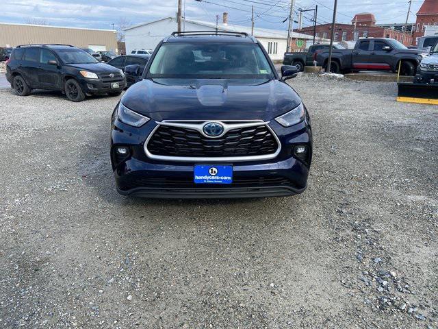 used 2022 Toyota Highlander Hybrid car, priced at $31,900