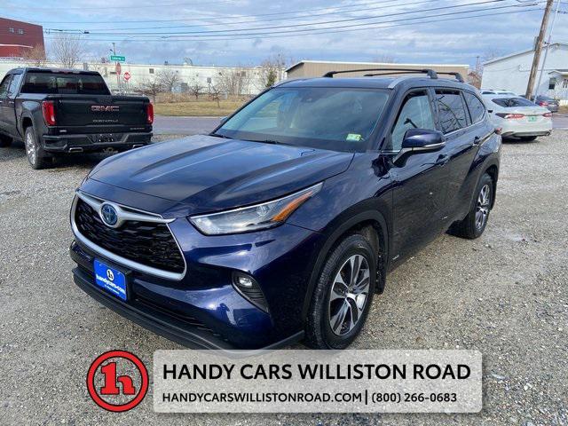 used 2022 Toyota Highlander Hybrid car, priced at $29,500