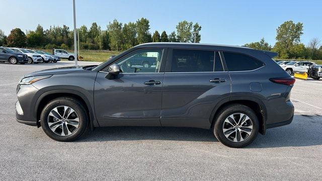 used 2025 Toyota Highlander car, priced at $45,200