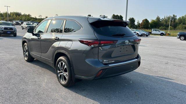 used 2025 Toyota Highlander car, priced at $45,200