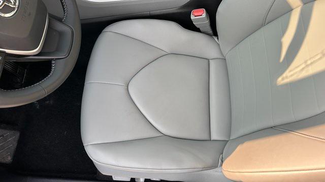used 2025 Toyota Highlander car, priced at $45,200