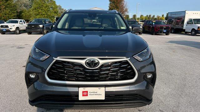 used 2025 Toyota Highlander car, priced at $45,200