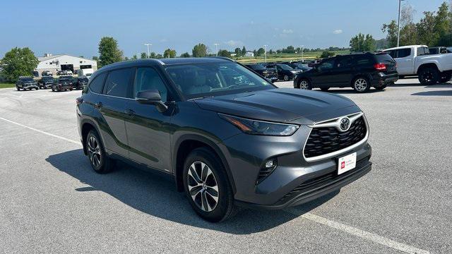 used 2025 Toyota Highlander Hybrid car, priced at $49,500