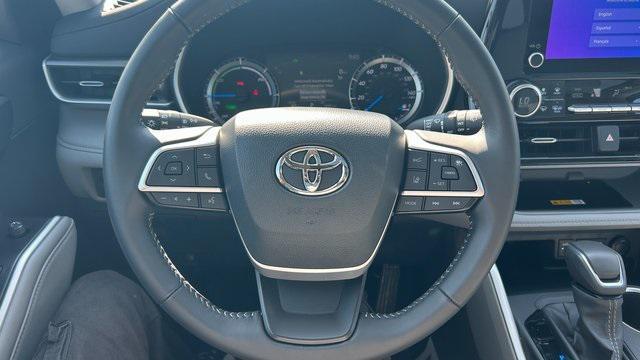 used 2025 Toyota Highlander Hybrid car, priced at $49,500