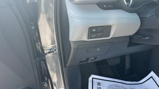 used 2025 Toyota Highlander Hybrid car, priced at $49,500